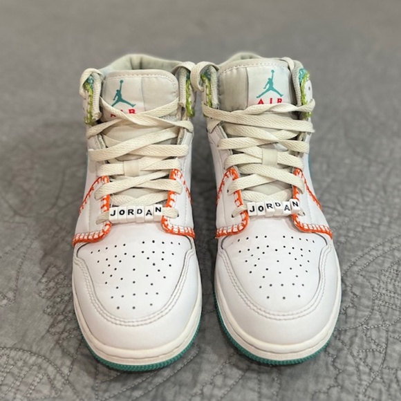 Nike Air Jordan 1 Mid SE GS White Teal Retro DM6218-100 - SIZE 5Y = 7 WOMENS - Picture 2 of 12